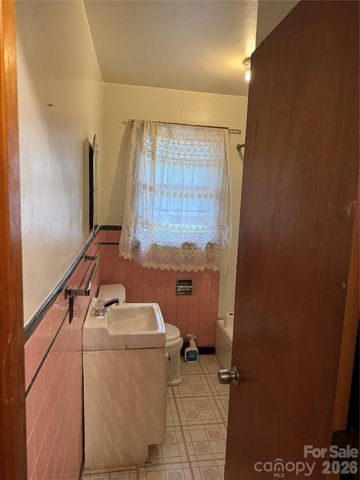 2013 K Court Avenue, Winston Salem, NC 27105