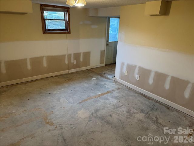 2013 K Court Avenue, Winston Salem, NC 27105