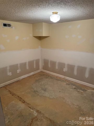 2013 K Court Avenue, Winston Salem, NC 27105