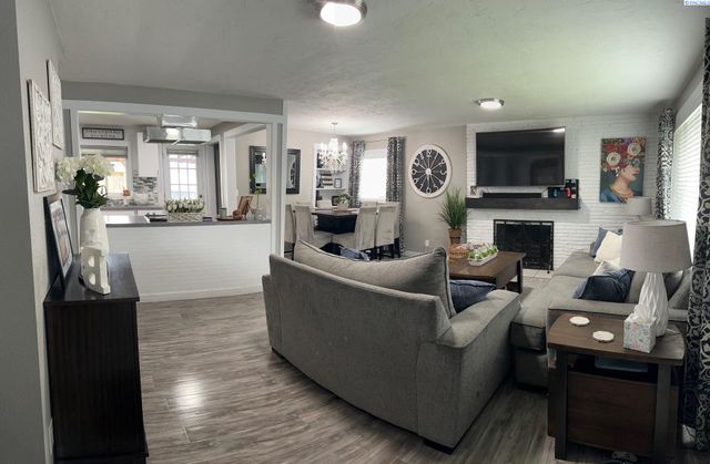 1723 N 19th Ave, Pasco, WA 99301