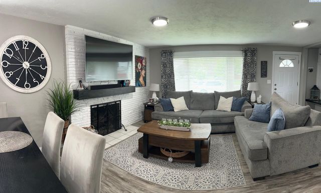 1723 N 19th Ave, Pasco, WA 99301