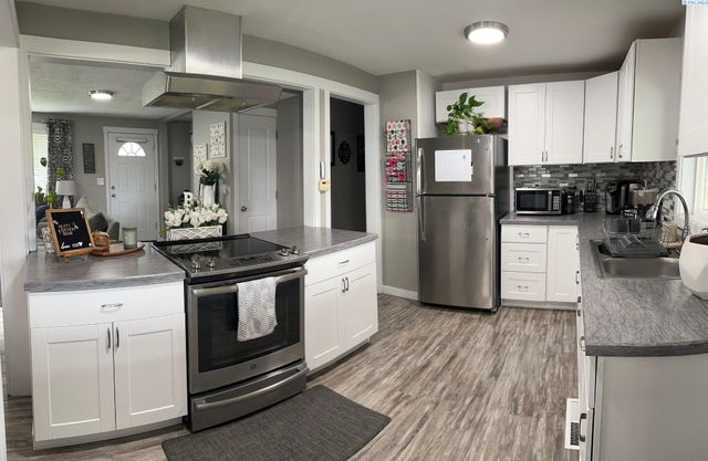 1723 N 19th Ave, Pasco, WA 99301