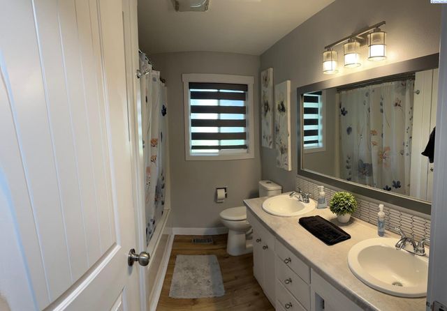 1723 N 19th Ave, Pasco, WA 99301