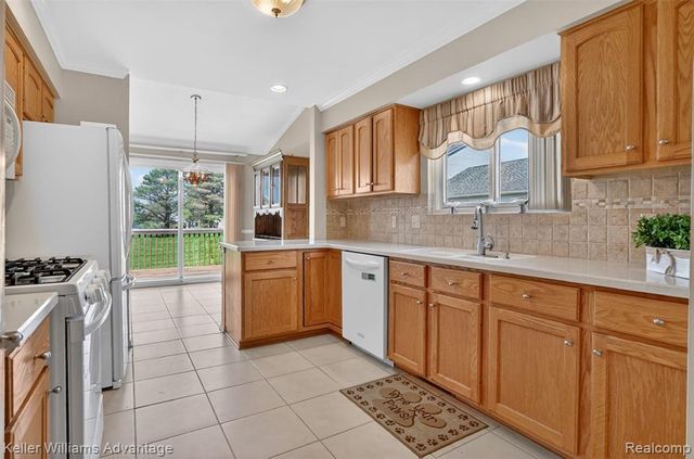 761 Knollwood Circle, South Lyon, MI 48178