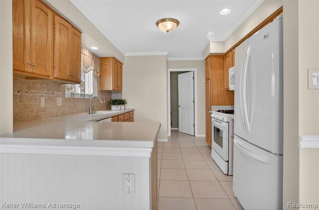 761 Knollwood Circle, South Lyon, MI 48178