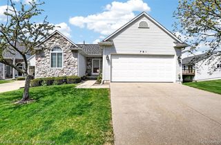 761 Knollwood Circle, South Lyon, MI 48178