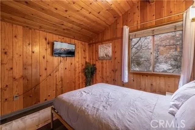33417 CEDAR DR, Arrowbear, CA 92382