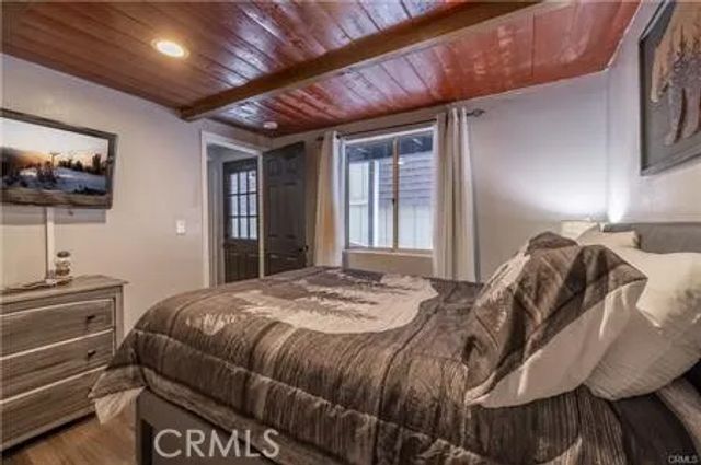 33417 CEDAR DR, Arrowbear, CA 92382