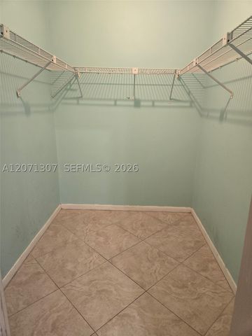 818 E Palm Run Dr, North Lauderdale, FL 33068