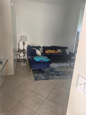 818 E Palm Run Dr, North Lauderdale, FL 33068