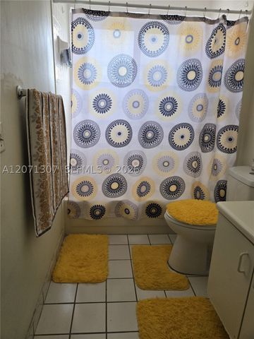 818 E Palm Run Dr, North Lauderdale, FL 33068