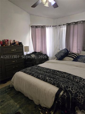 818 E Palm Run Dr, North Lauderdale, FL 33068