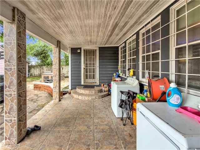 3238 Up River Rd, Corpus Christi, TX 78408