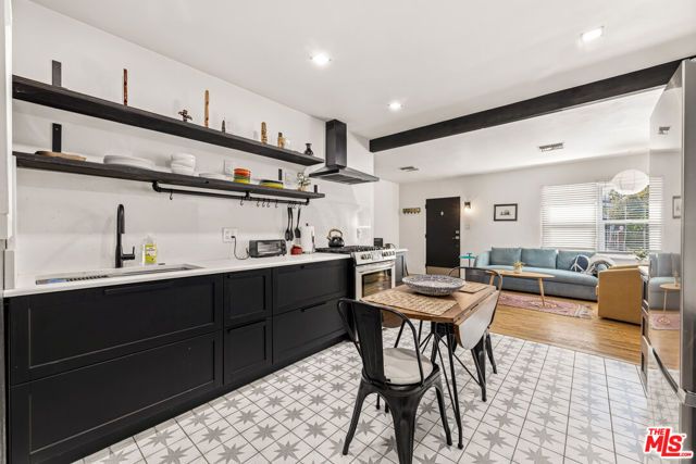 5902 Lemp Avenue, North Hollywood (los Angeles), CA 91601