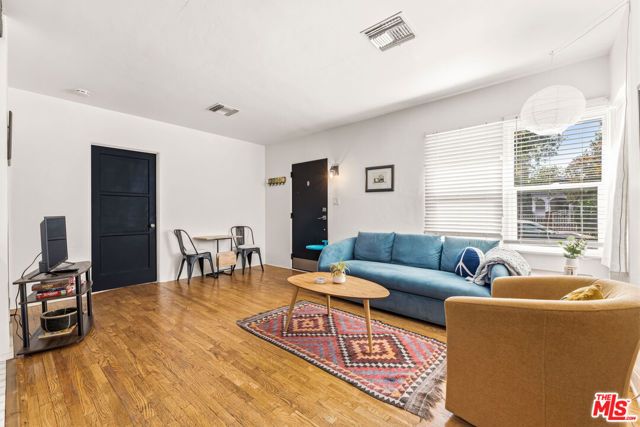 5902 Lemp Avenue, North Hollywood (los Angeles), CA 91601