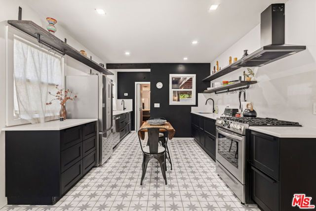 5902 Lemp Avenue, North Hollywood (los Angeles), CA 91601