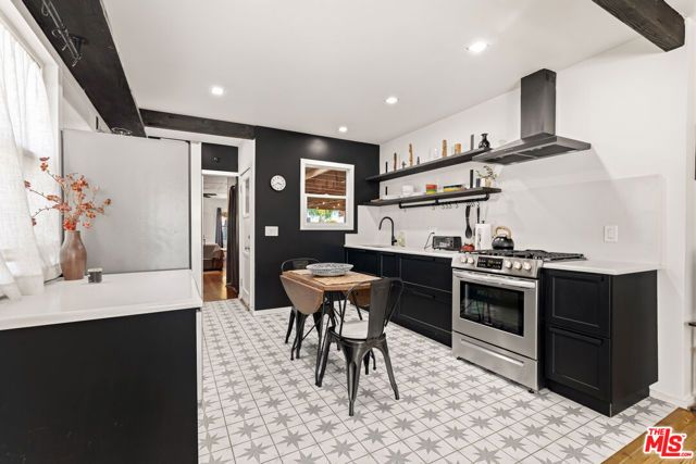5902 Lemp Avenue, North Hollywood (los Angeles), CA 91601