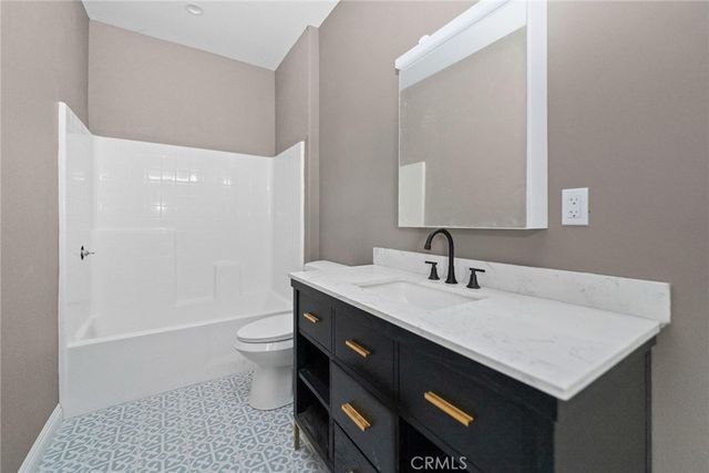 15688 Kingswood, Victorville, CA 92392