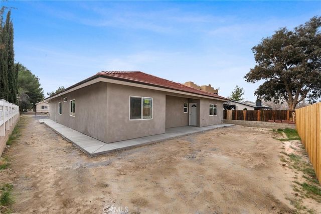 15688 Kingswood, Victorville, CA 92392