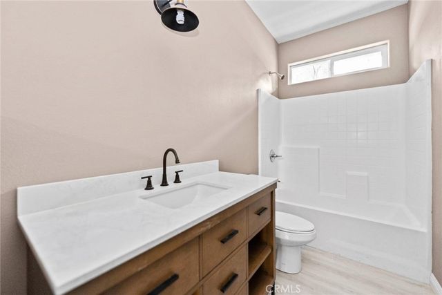 15688 Kingswood, Victorville, CA 92392