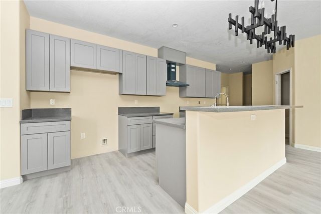 15688 Kingswood, Victorville, CA 92392