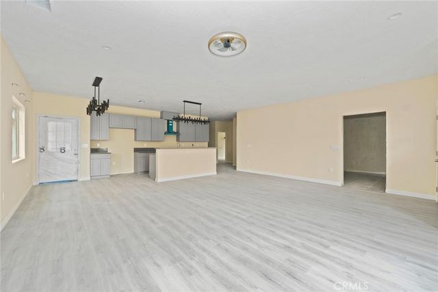 15688 Kingswood, Victorville, CA 92392