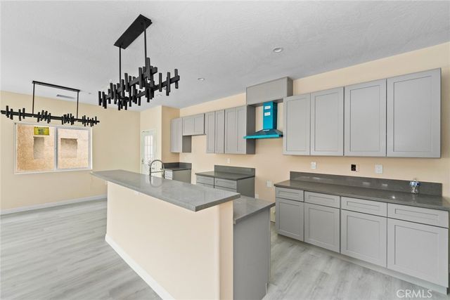 15688 Kingswood, Victorville, CA 92392