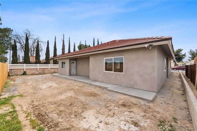 15688 Kingswood, Victorville, CA 92392