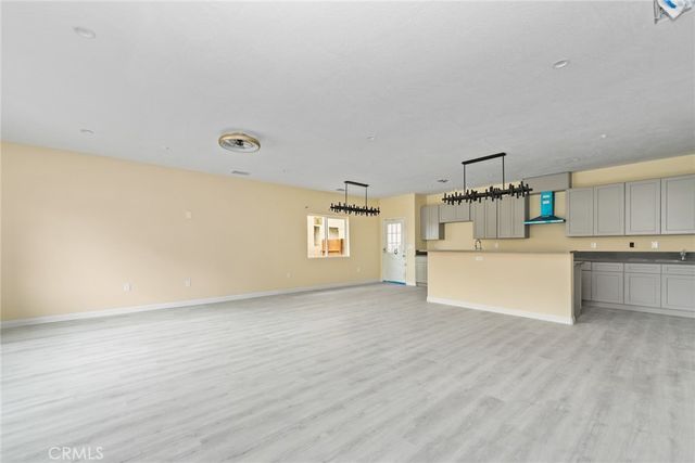15688 Kingswood, Victorville, CA 92392