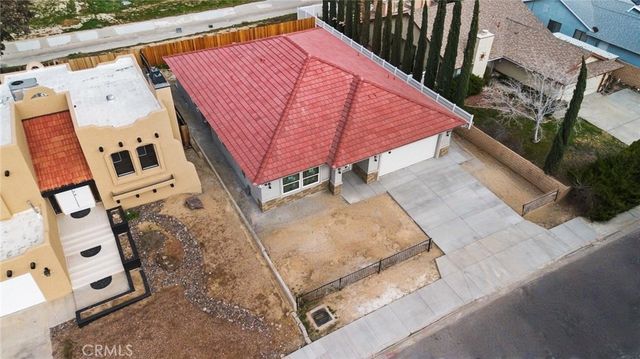 15688 Kingswood, Victorville, CA 92392