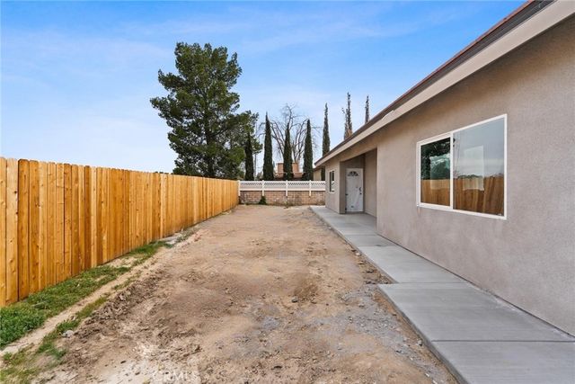 15688 Kingswood, Victorville, CA 92392