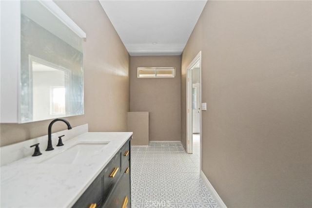 15688 Kingswood, Victorville, CA 92392
