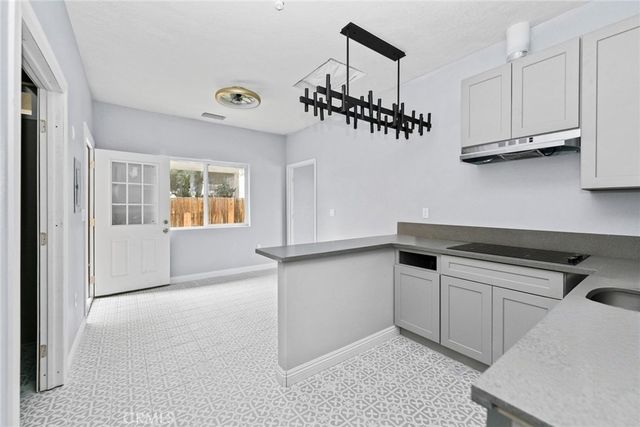 15688 Kingswood, Victorville, CA 92392