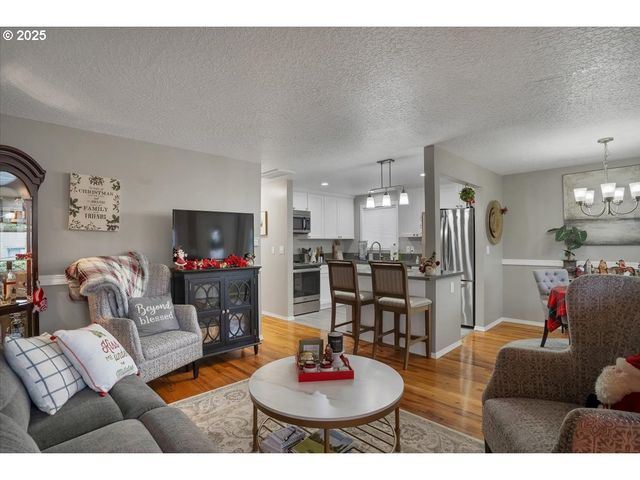 1740 JANSEN Way, Woodburn, OR 97071