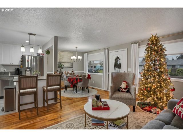 1740 JANSEN Way, Woodburn, OR 97071