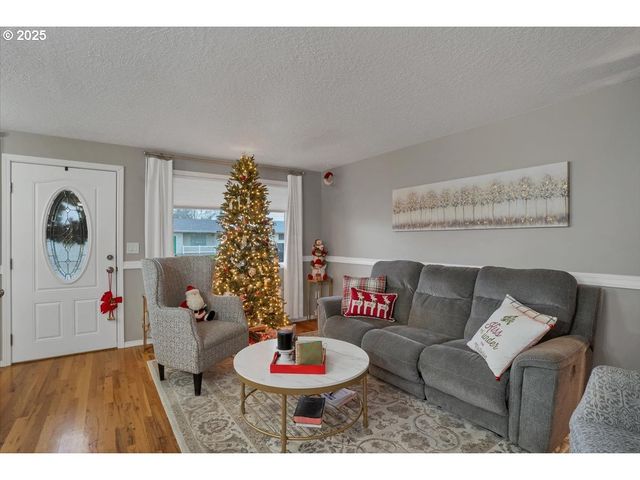 1740 JANSEN Way, Woodburn, OR 97071