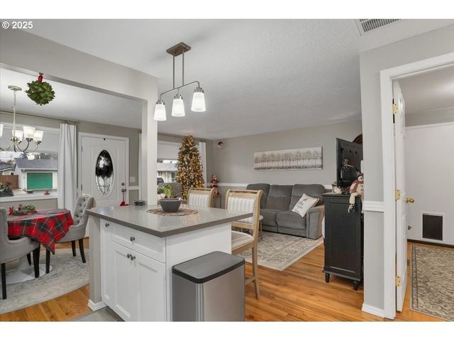 1740 JANSEN Way, Woodburn, OR 97071