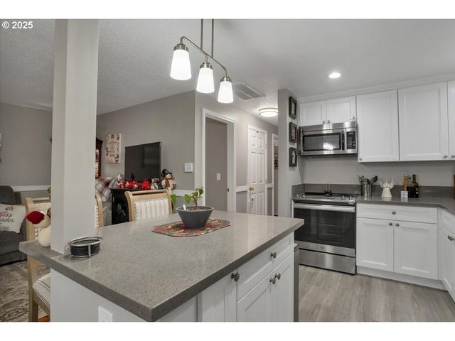 1740 JANSEN Way, Woodburn, OR 97071