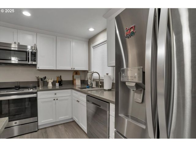 1740 JANSEN Way, Woodburn, OR 97071