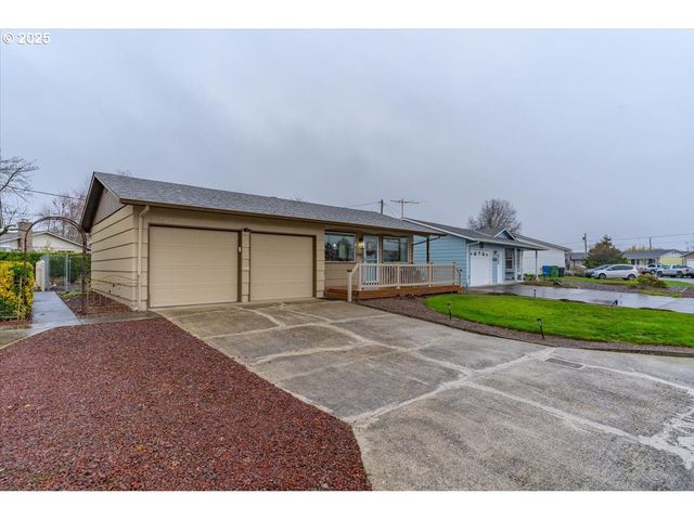 1740 JANSEN Way, Woodburn, OR 97071