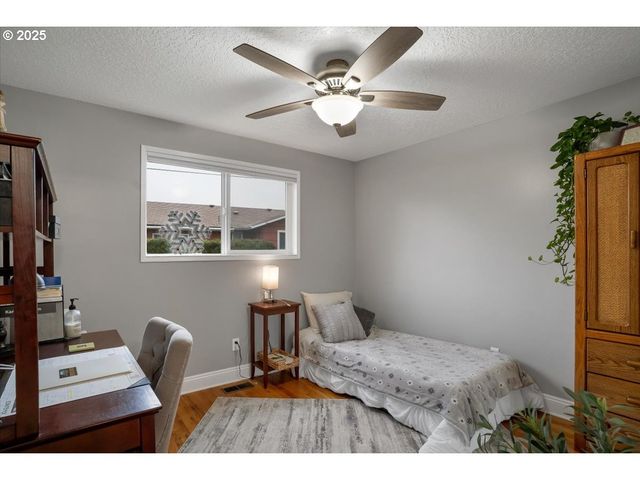 1740 JANSEN Way, Woodburn, OR 97071