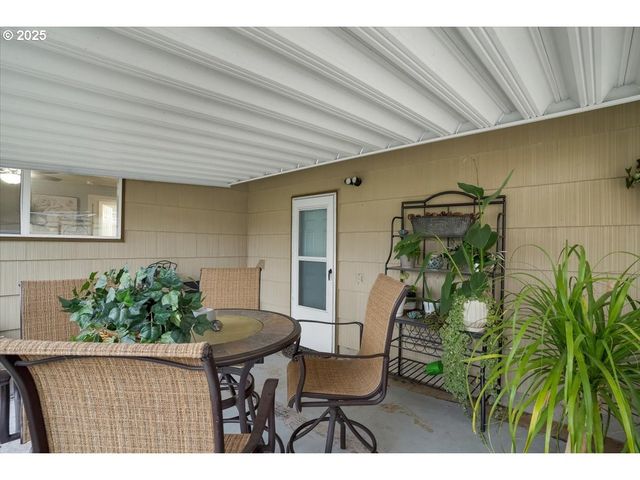 1740 JANSEN Way, Woodburn, OR 97071