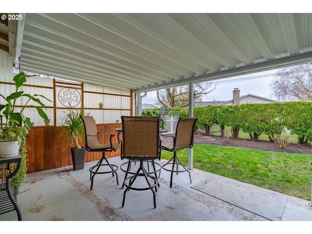 1740 JANSEN Way, Woodburn, OR 97071