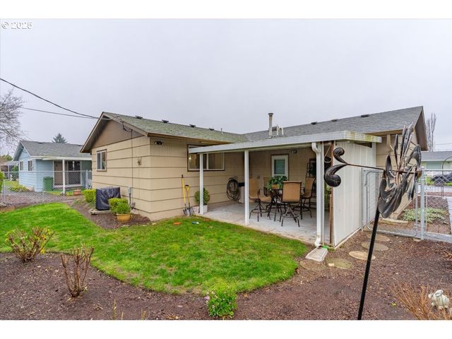 1740 JANSEN Way, Woodburn, OR 97071