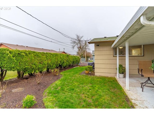 1740 JANSEN Way, Woodburn, OR 97071