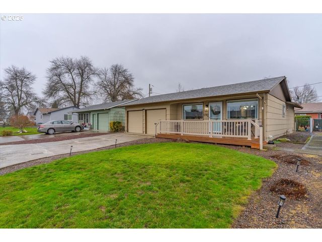 1740 JANSEN Way, Woodburn, OR 97071