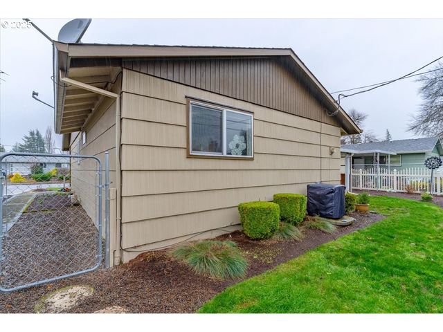1740 JANSEN Way, Woodburn, OR 97071