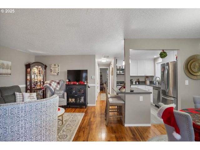 1740 JANSEN Way, Woodburn, OR 97071