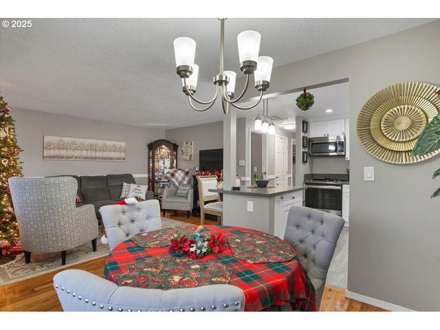 1740 JANSEN Way, Woodburn, OR 97071