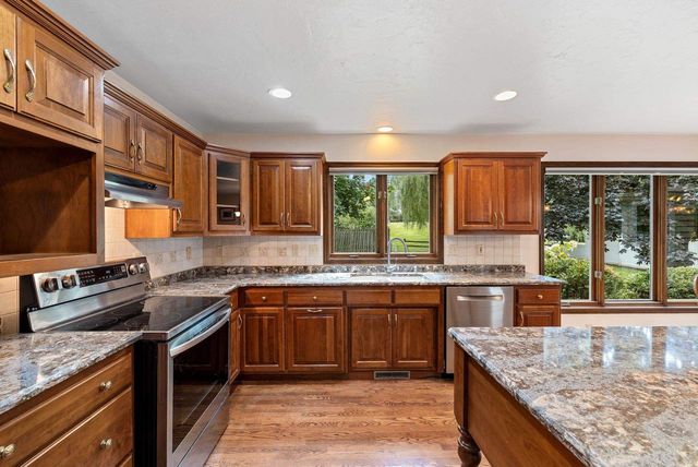 3560 HIGHLAND CENTER DRIVE, Green Bay, WI 54311